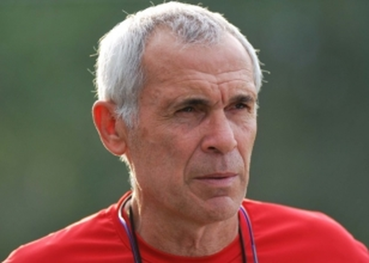 Cuper\'in Terim ile Arasında Yarış mı Var?