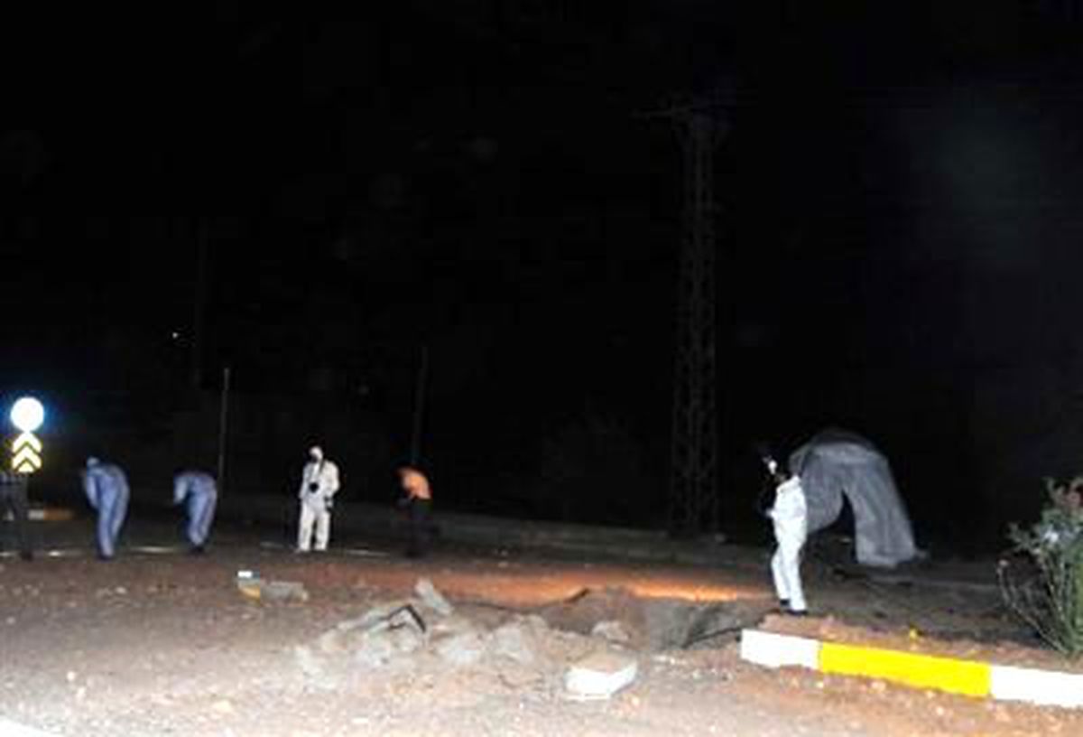 Derik\'te Polis Aracına Bombalı Saldırı: 1 Şehit, 2 Yaralı (3)