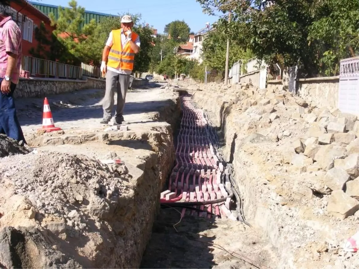 Domaniç\'te Elekrit Hatları Yer Altına Alınıyor