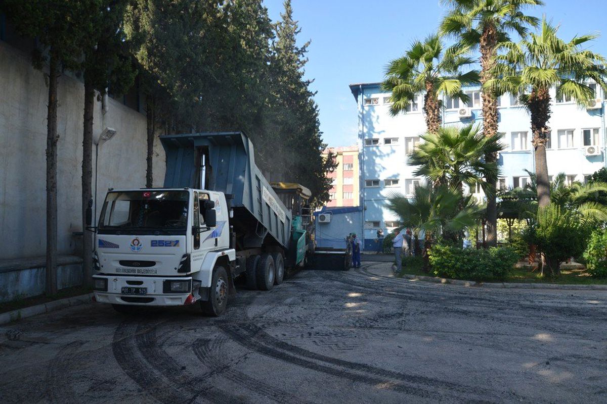Adana Emniyet Müdürlüğü Bahçesi Asfaltlandı