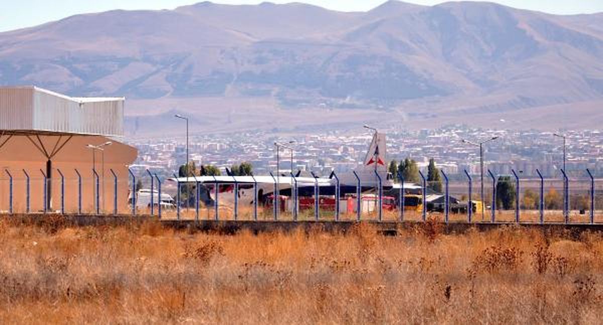 Ermenistan Uçağına Erzurum\'da Arama (1)