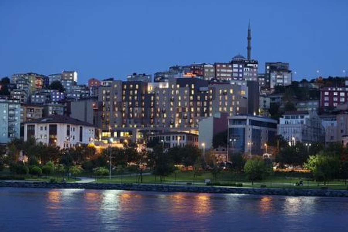 Görünmeyen Otel Yaptı