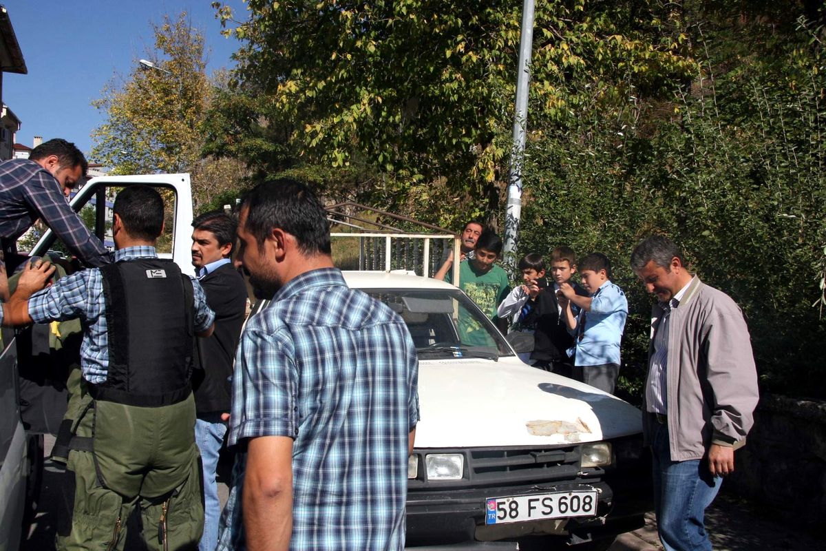 Hastane Bahçesindeki Şüpheli Çanta Korkuttu