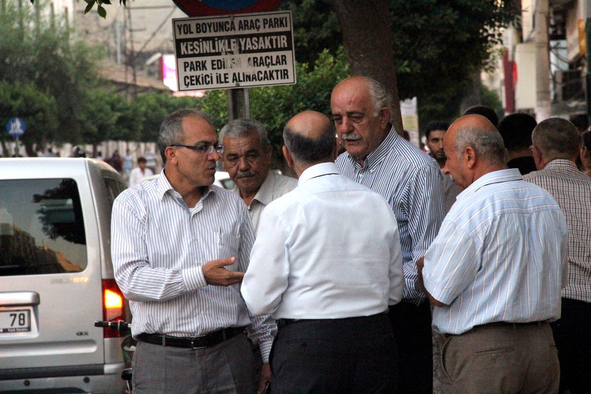 İskenderun\'da CHP\'den Pankartlı Protesto