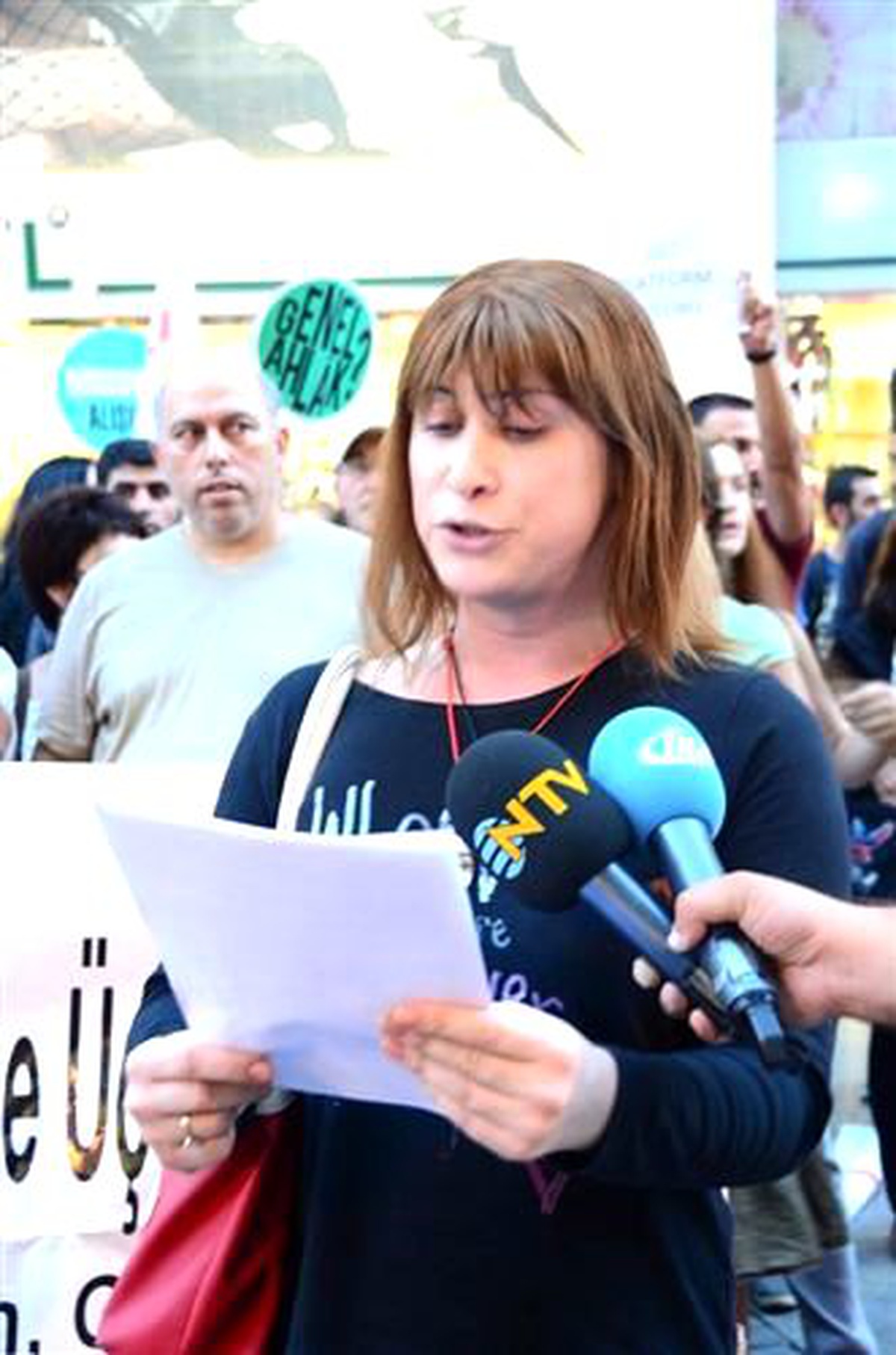 İstanbul\'da, İstenmeyen Travestilere İzmir\'den Destek