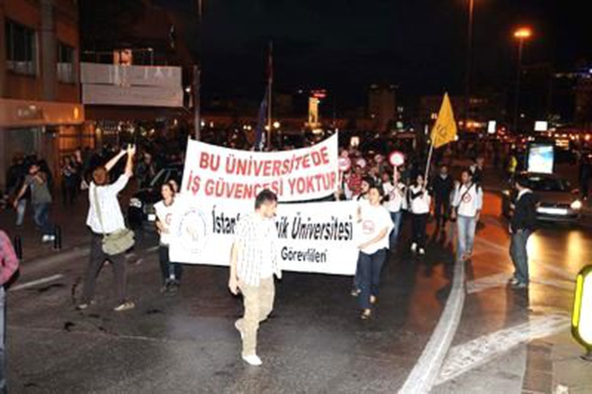 İTÜ\'lü Araştırma Görevlileri \'Yök Gitsin Biz Kalıyoruz Diyerek\' Yürüdü