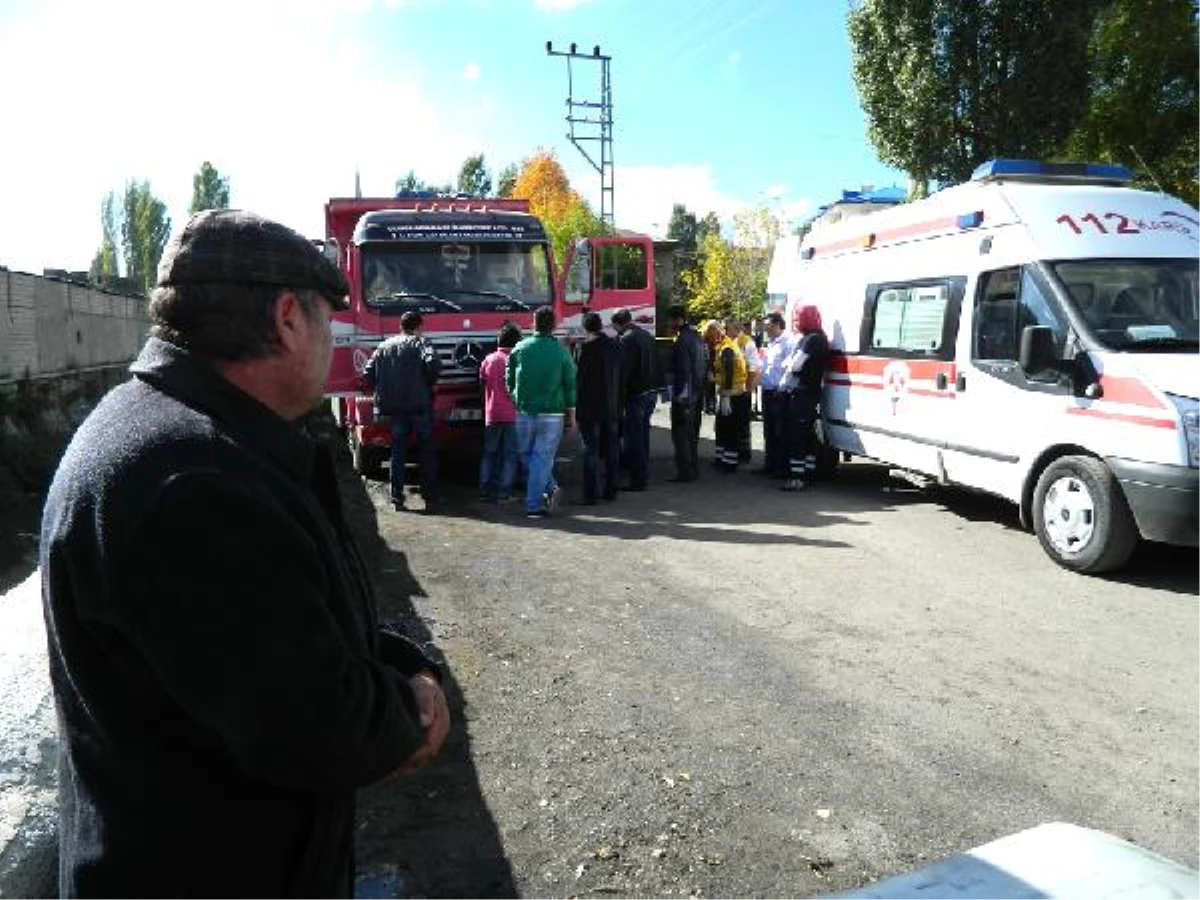 Kamyondan Sızan Gaz, Baba ile Oğlunu Zehirledi