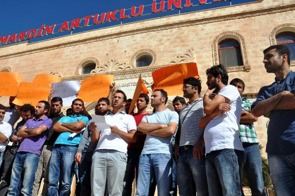 Kürtçe Öğretmen Adaylarından Oturma Eylemi