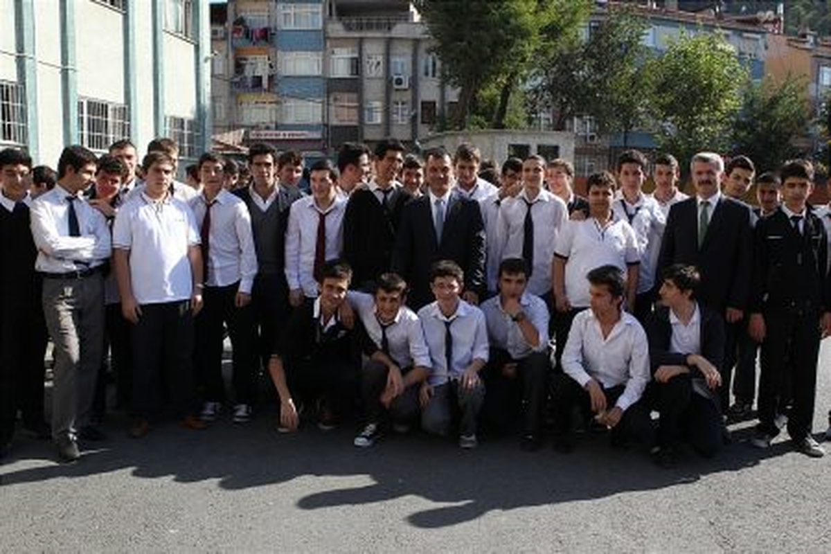 Lise Son Sınıf Öğrencilerine Eğitim Desteği