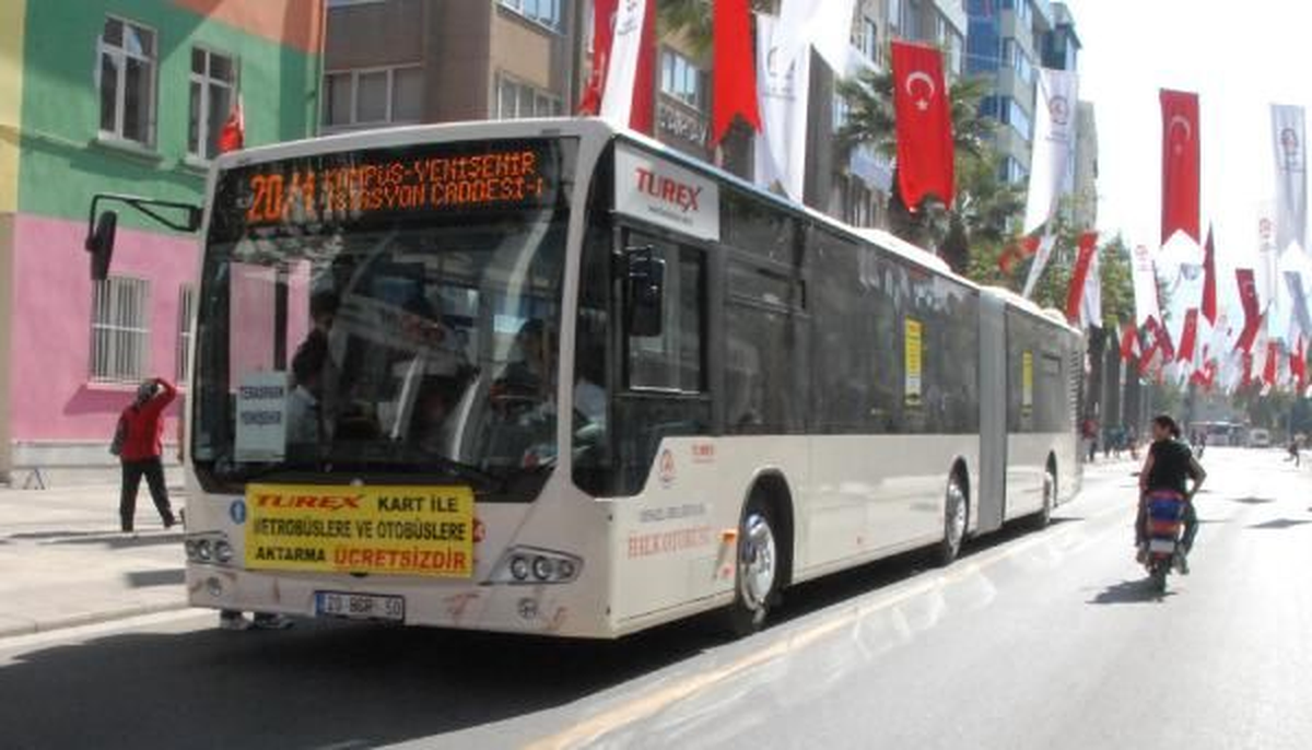 Metrobüsler Denizli\'de Trafiğe Çıktı