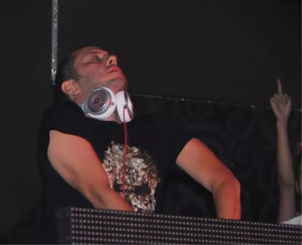 'Metrosiklet' Ozan Çolakoğlu Şarkılarıyla Tanıtıldı!