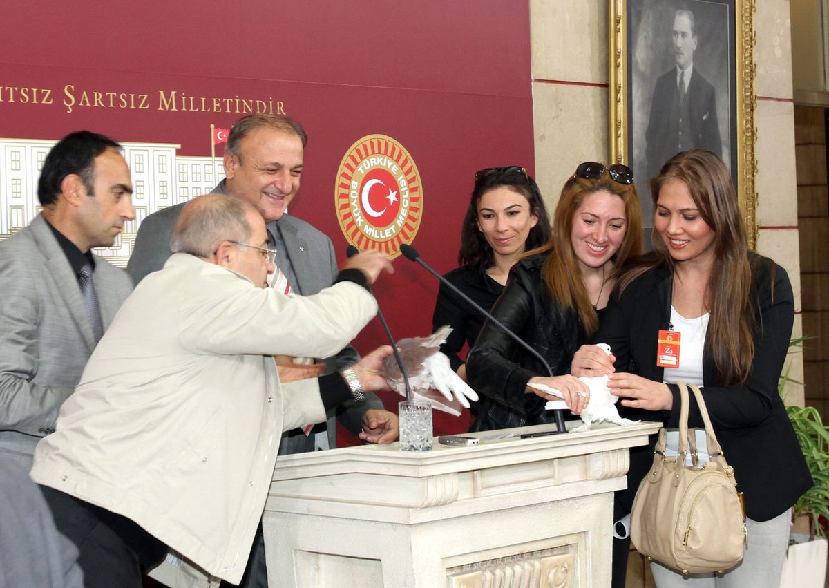 MHP\'li Vural\'dan "Güvercinli" Basın Toplantısı
