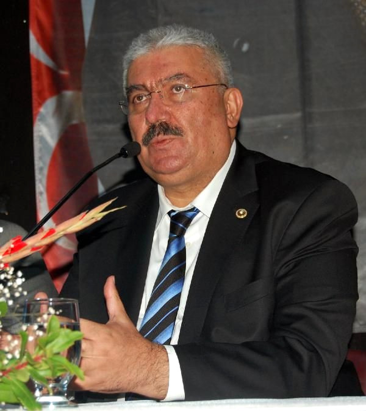 Mhp\'li Yalçın: "Kongre Öncesi Aleyhte Kampanyalara Hız Verildi"