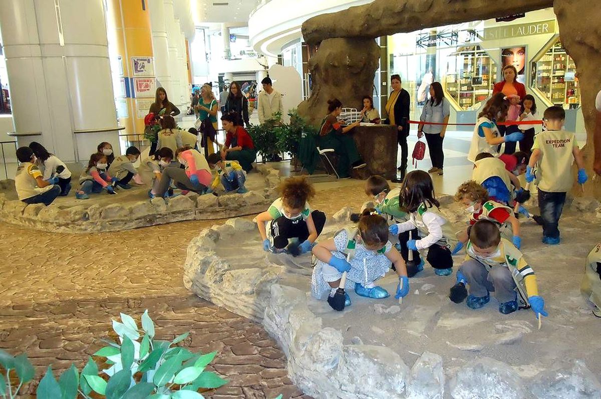 Minikler Dinozor Kazısı Yaptı