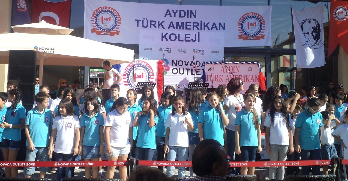 Novada Outlet Söke\'de Sonbahar Şenliği