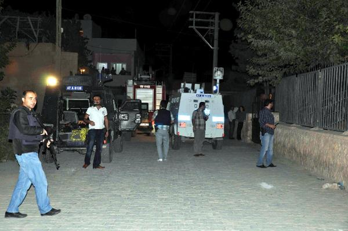 Nusaybin\'de Gençlik Merkezi\'ne Molotoflu Saldırı