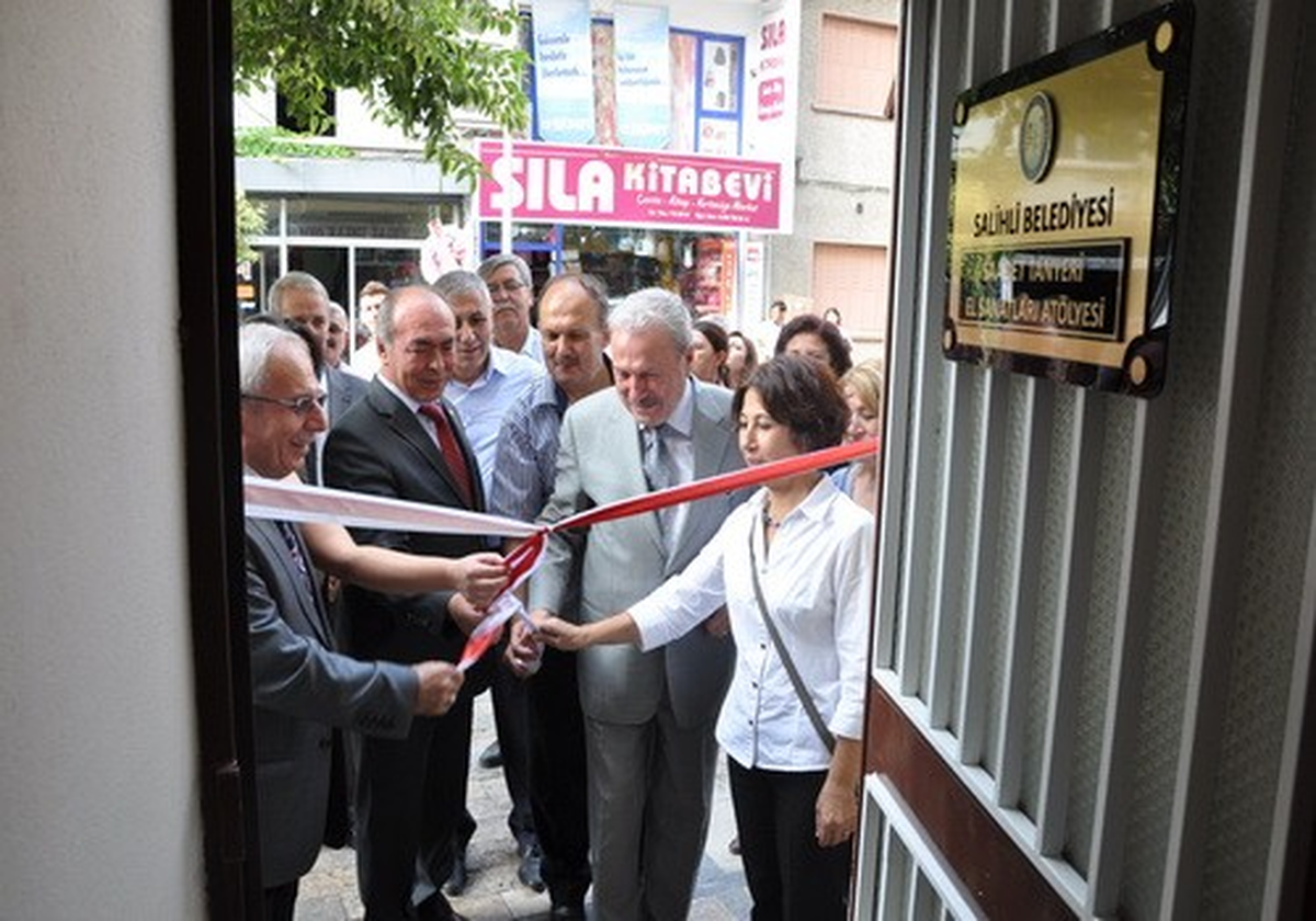 Salihli\'de El Sanatları Sergisi Açıldı