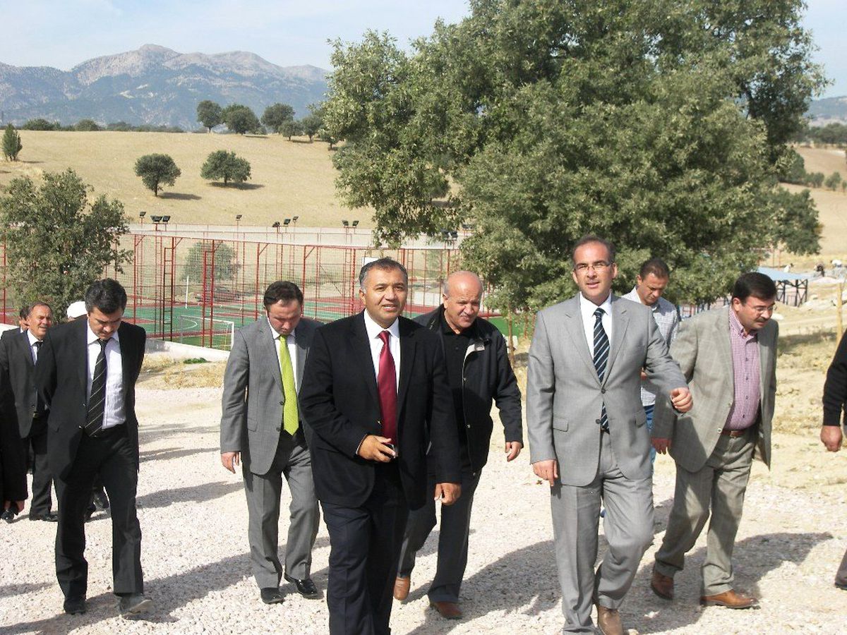 Vali Kenan Çiftçi Gediz Meslek Yüksekokulu\'nu Ziyaret Etti