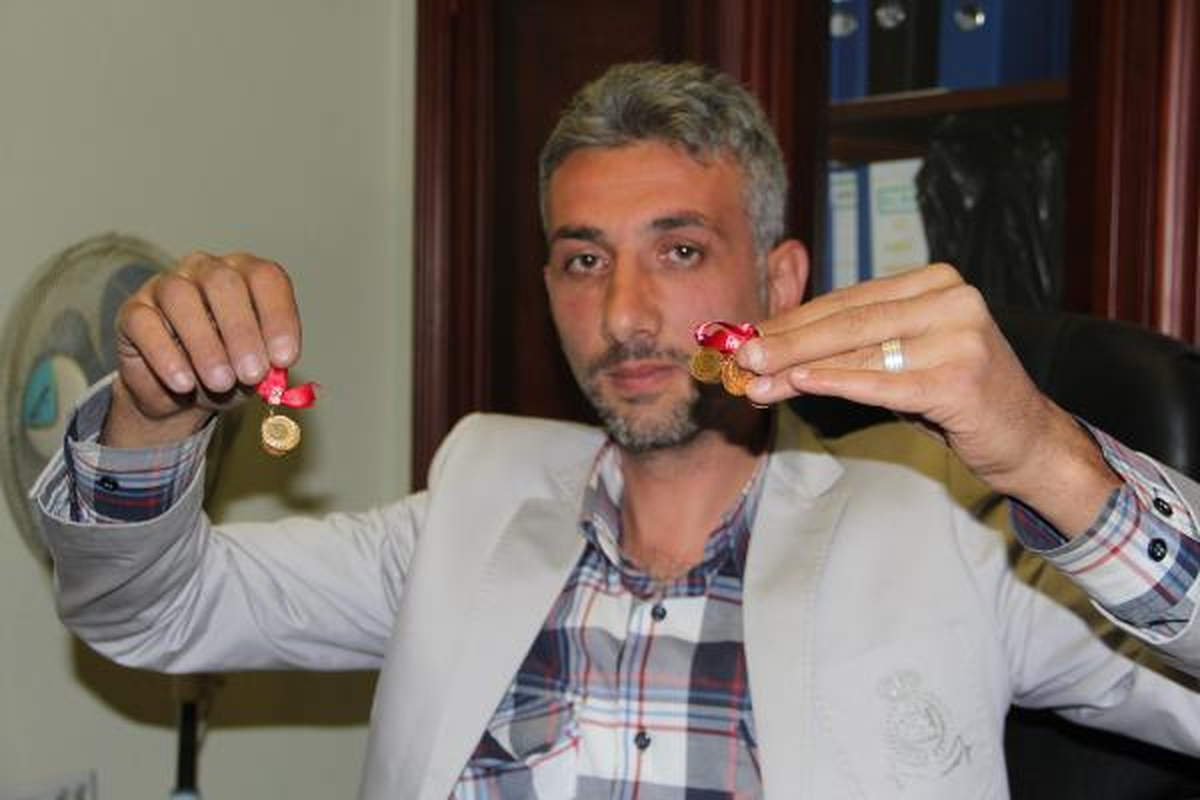 6 Aydır Yolda Bulduğu Altınların Sahibini Arıyor