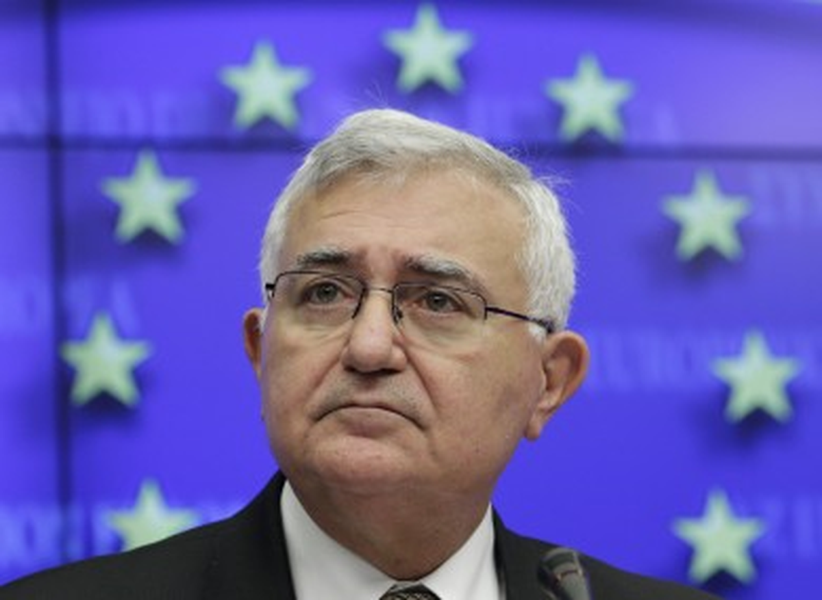 AB Komiseri John Dalli İstifa Etti