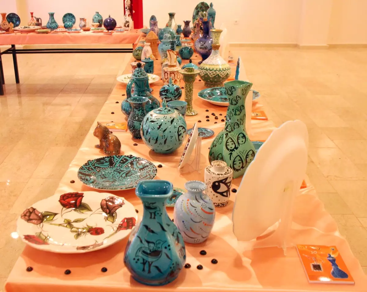 Ahlat'ta 'Çini, Seramik ve Takı Sergisi' Açıldı