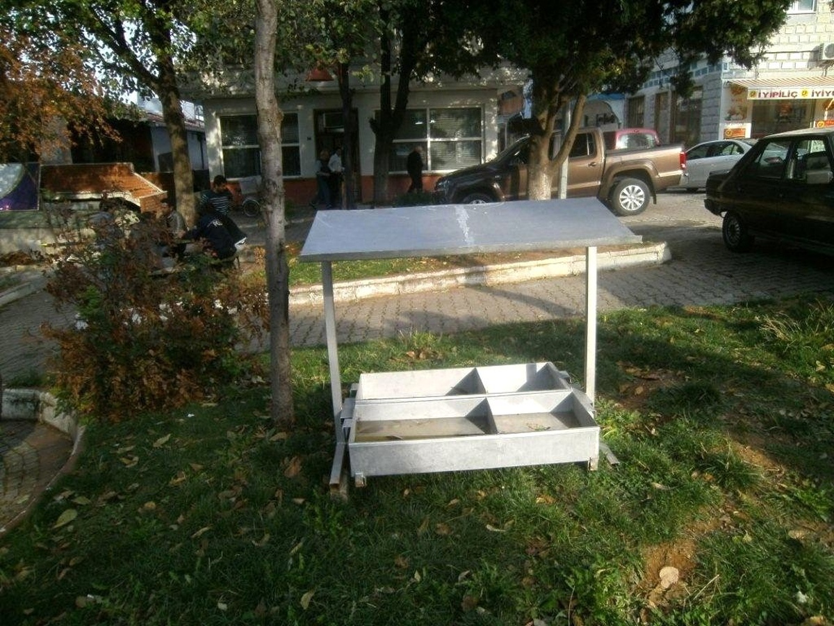 Akçakoca\'da İlk Köpek Besleme Noktası Hizmete Girdi