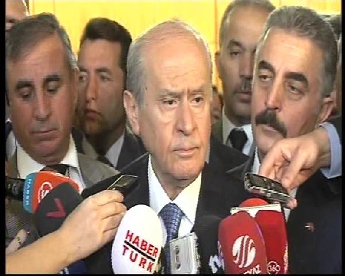 Bahçeli : Büyükşehir Kanunu, Türkiye\'yi Federasyona Götürme Emareleri Taşımaktadır (2)