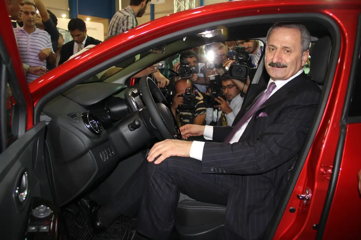Bakan Çağlayan, Auto Show 2012 Fuarı\'nı Açtı
