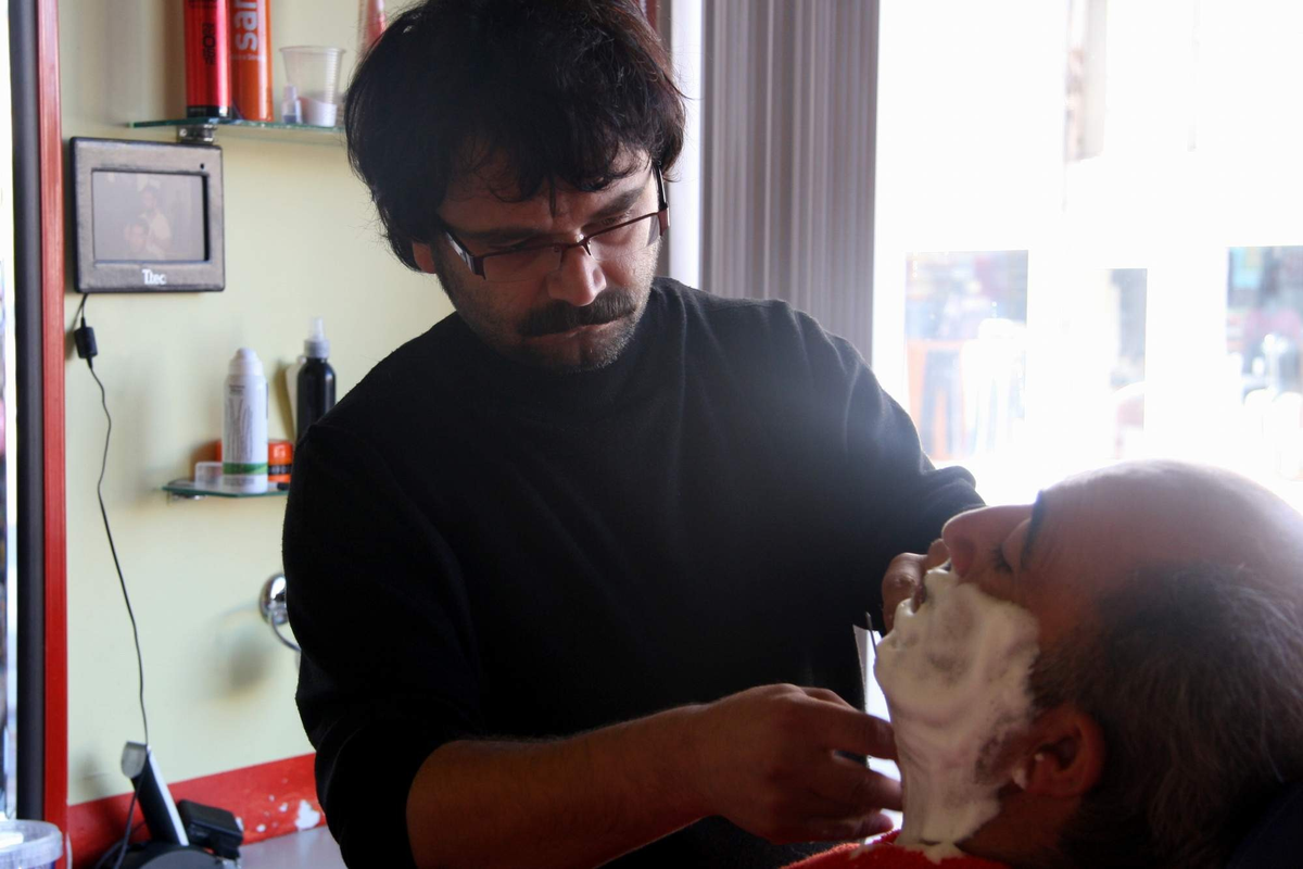 Bu Berbere Gelenler Yıllar Önceki Fotoğraflarını Bulabiliyor