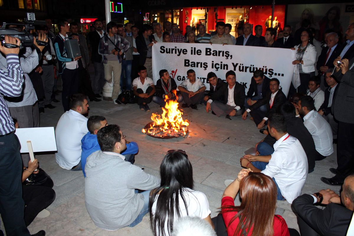 CHP\'lilerden "Savaşa Hayır" Eylemi