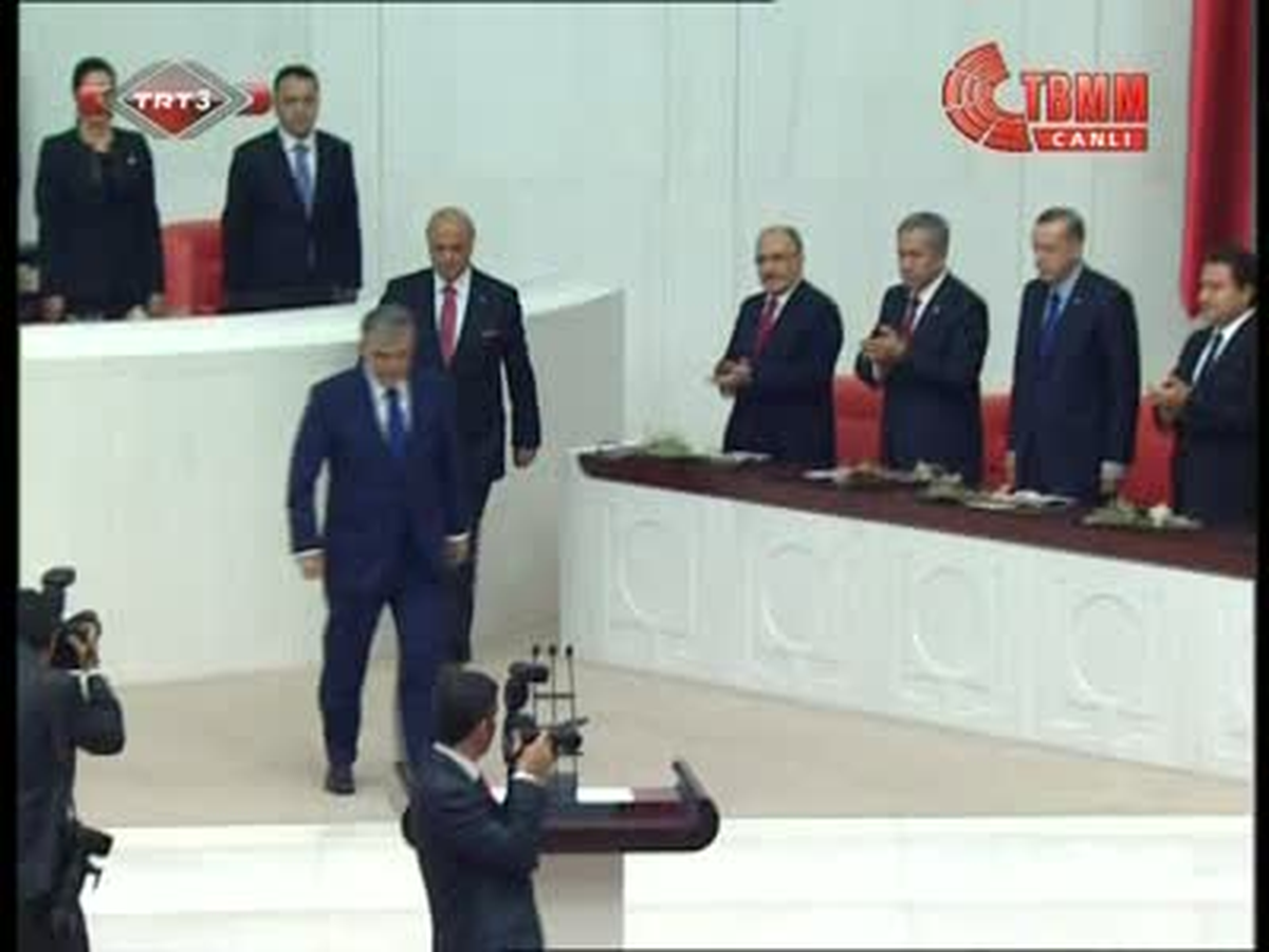 Cumhurbaşkanı Gül, Erken Yerel Seçim Düzenlemesini Meclise İade Etti