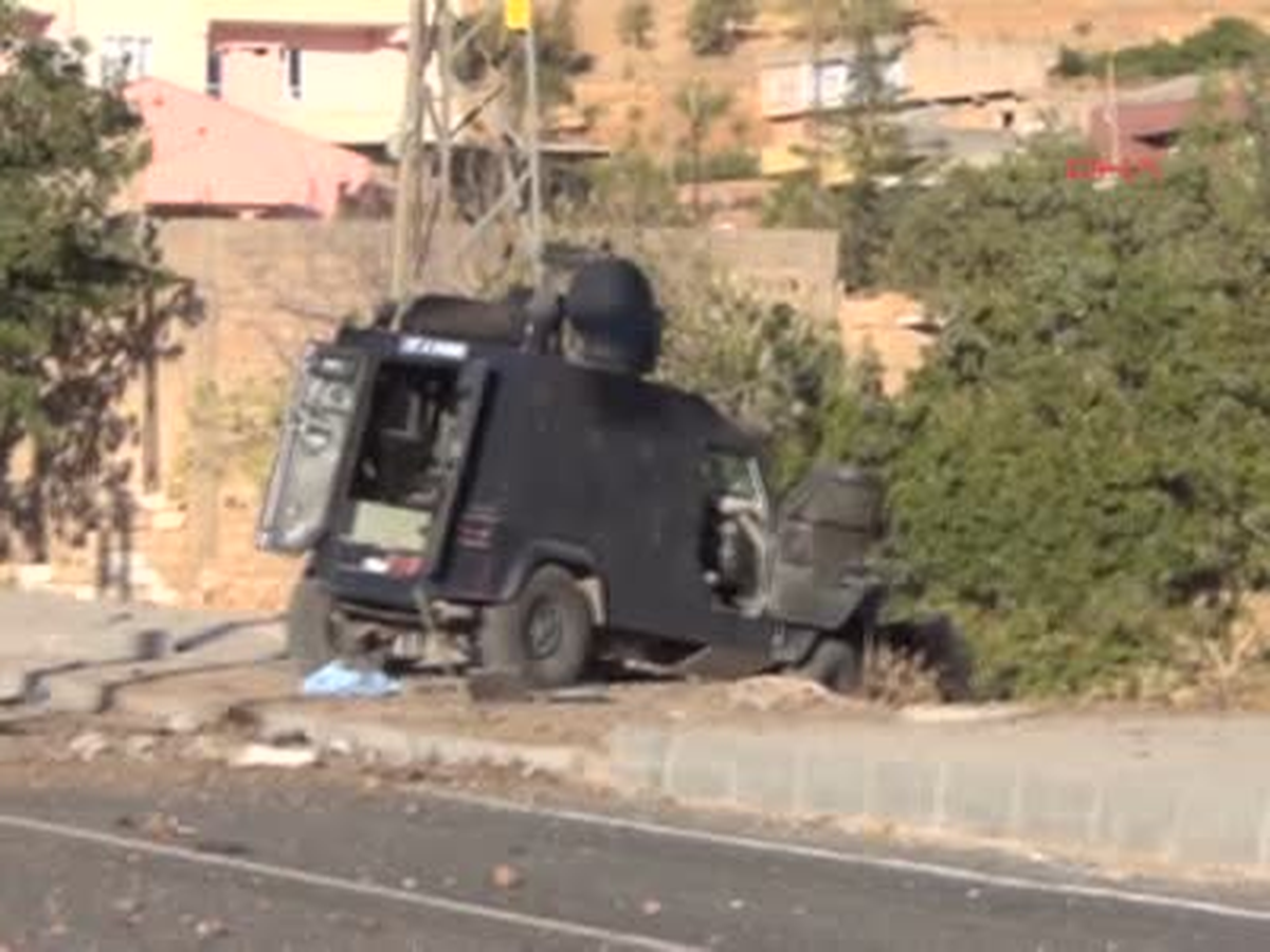 Polis Aracına Bombalı Saldırı