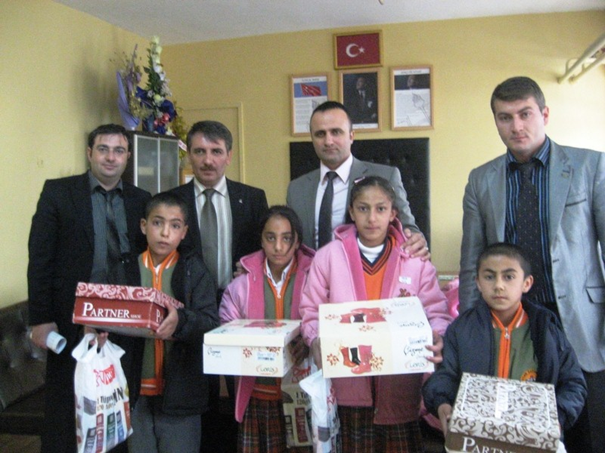 Etso\'dan Öğrencilere Giyim ve Kırtasiye Yardımı