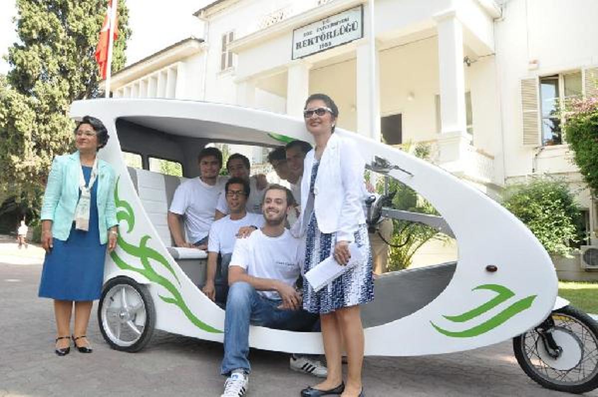 Güneş Enerjili Bisikletle Turistler Gezecek