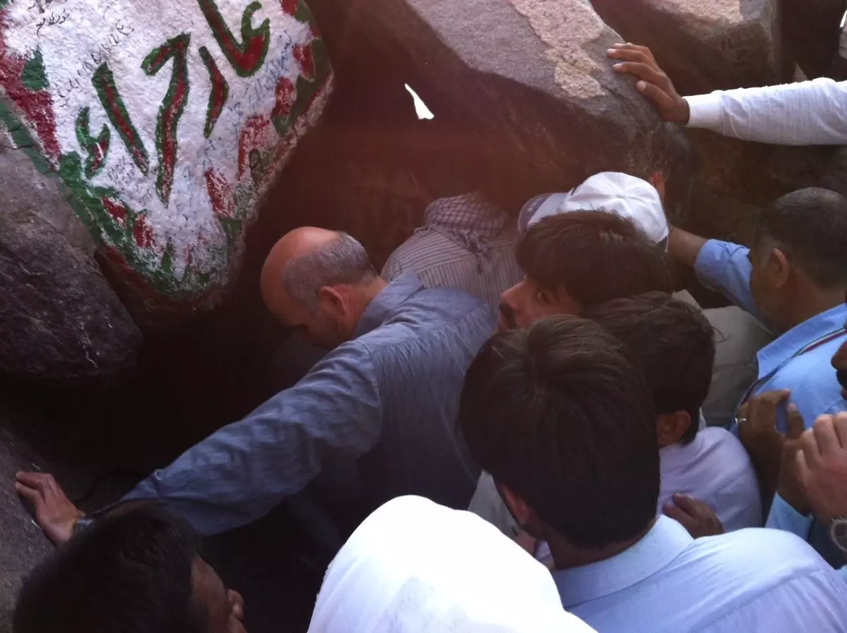 Hira Mağarası Hacıları Duygulandırıyor