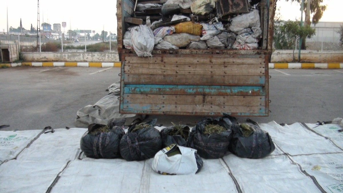 Hurda Yığınları Arasında Uyuşturucu Ele Geçirildi