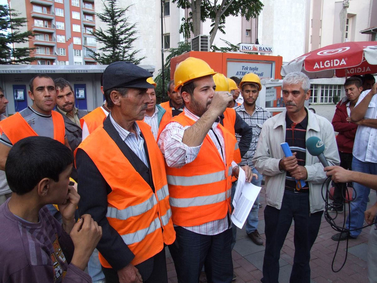 İşçilerden "Maaş" Eylemi