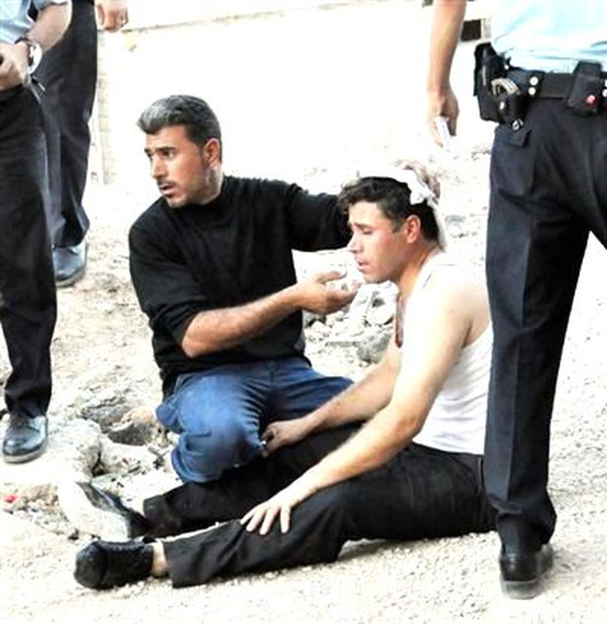 Kadınların Kavgasına Erkekler Karıştı;1 Yaralı 3 Gözaltı