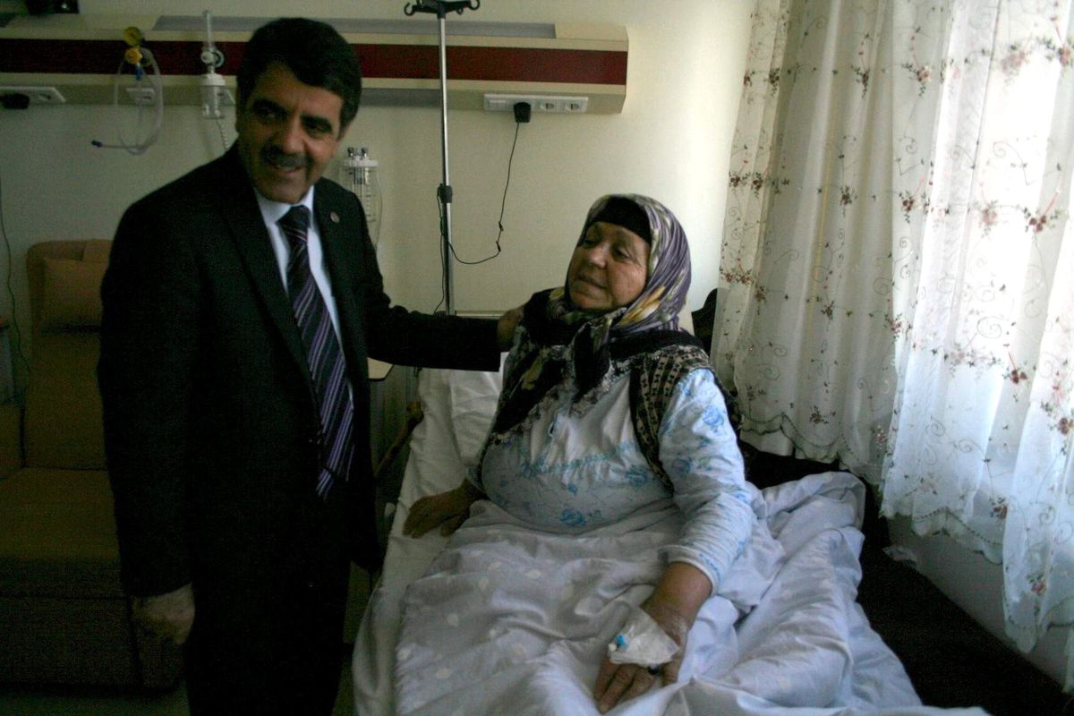 Kars Belediye Başkanı, Yaşlı Kadını Ziyaret Etti