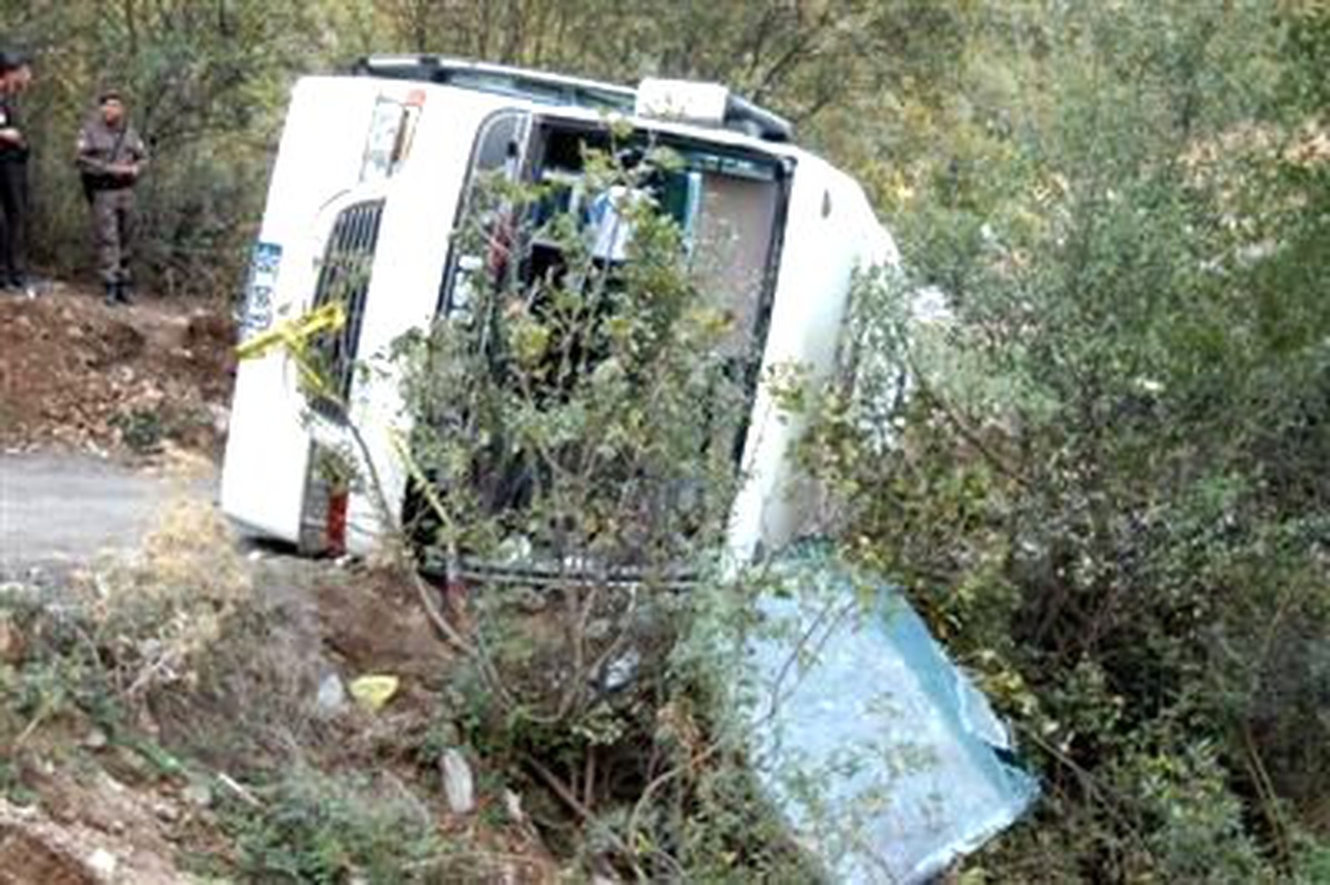 Mağara Gezisinden Dönen Öğrencileri Taşıyan Minibüs Devrildi: 23 Yaralı