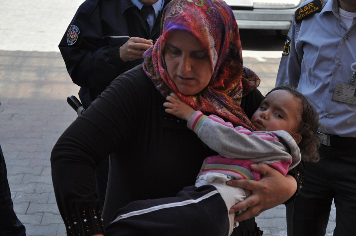 Minibüsün Altında Sürüklenen Çocuğun Burnu Bile Kanamadı