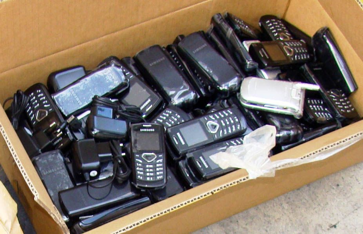 Nusaybin\'de 320 Kaçak Cep Telefonu Ele Geçirildi