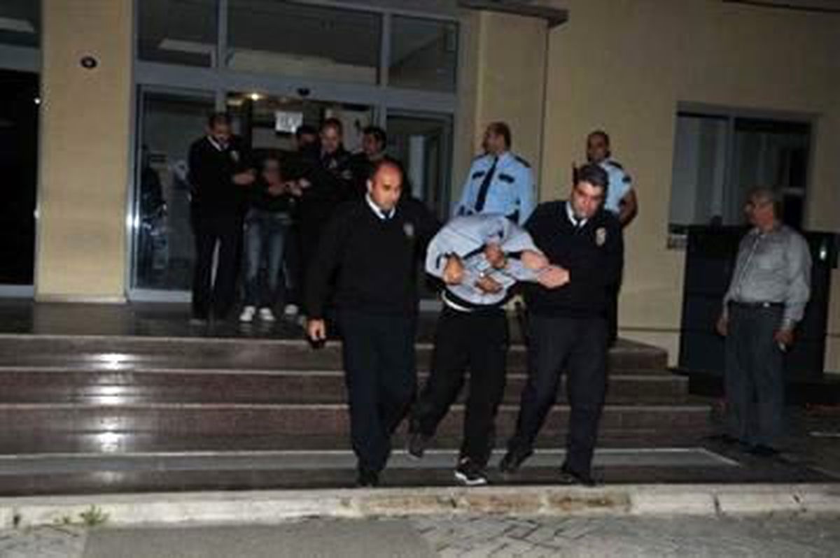 Pencereden Giren Hırsızlara Suçüstü