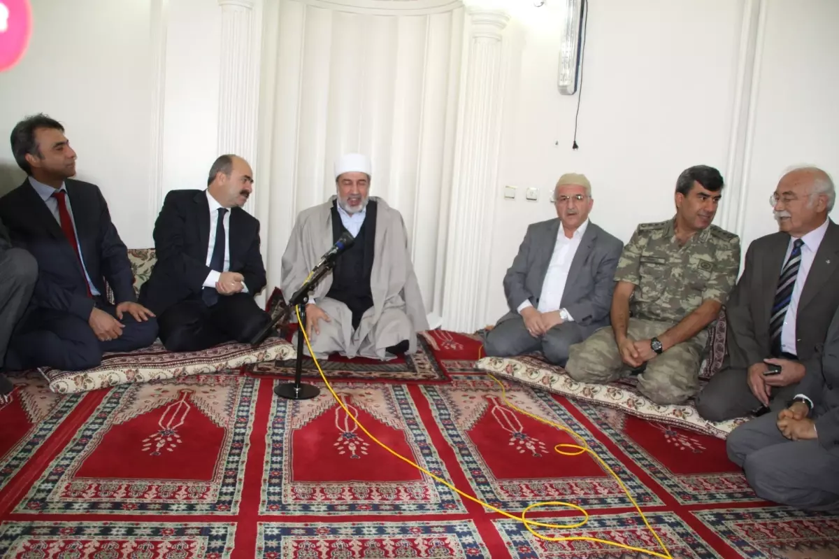 Siirt Valisi Aydın Kan Davalı İki Aileyi Barıştırdı