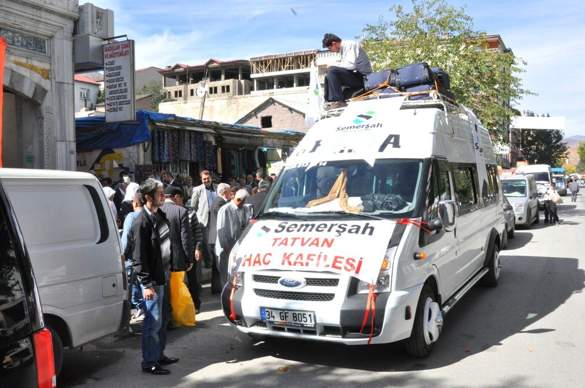 Tatvan\'da Hacı Adayları Dualarla Uğurlandı
