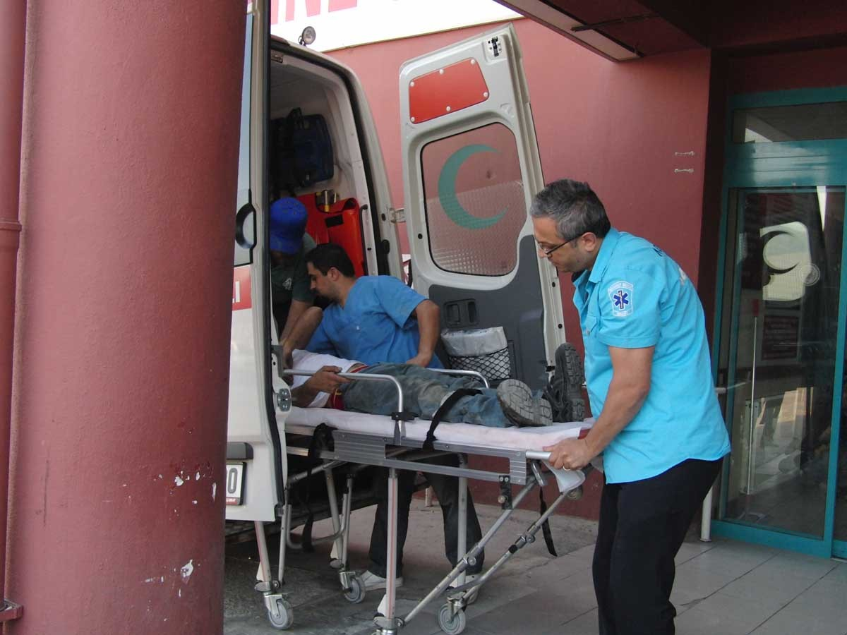Trafik Lambası Yanmayınca Kamyonlar Birbirine Girdi