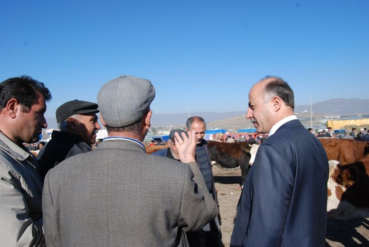 Vali Azizoğlu Hayvan Pazarını Gezdi