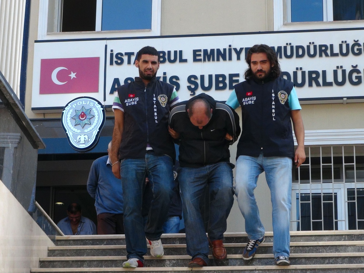 Yaşlıları Dolandıran Zanlılar Güvenlik Kamerasında