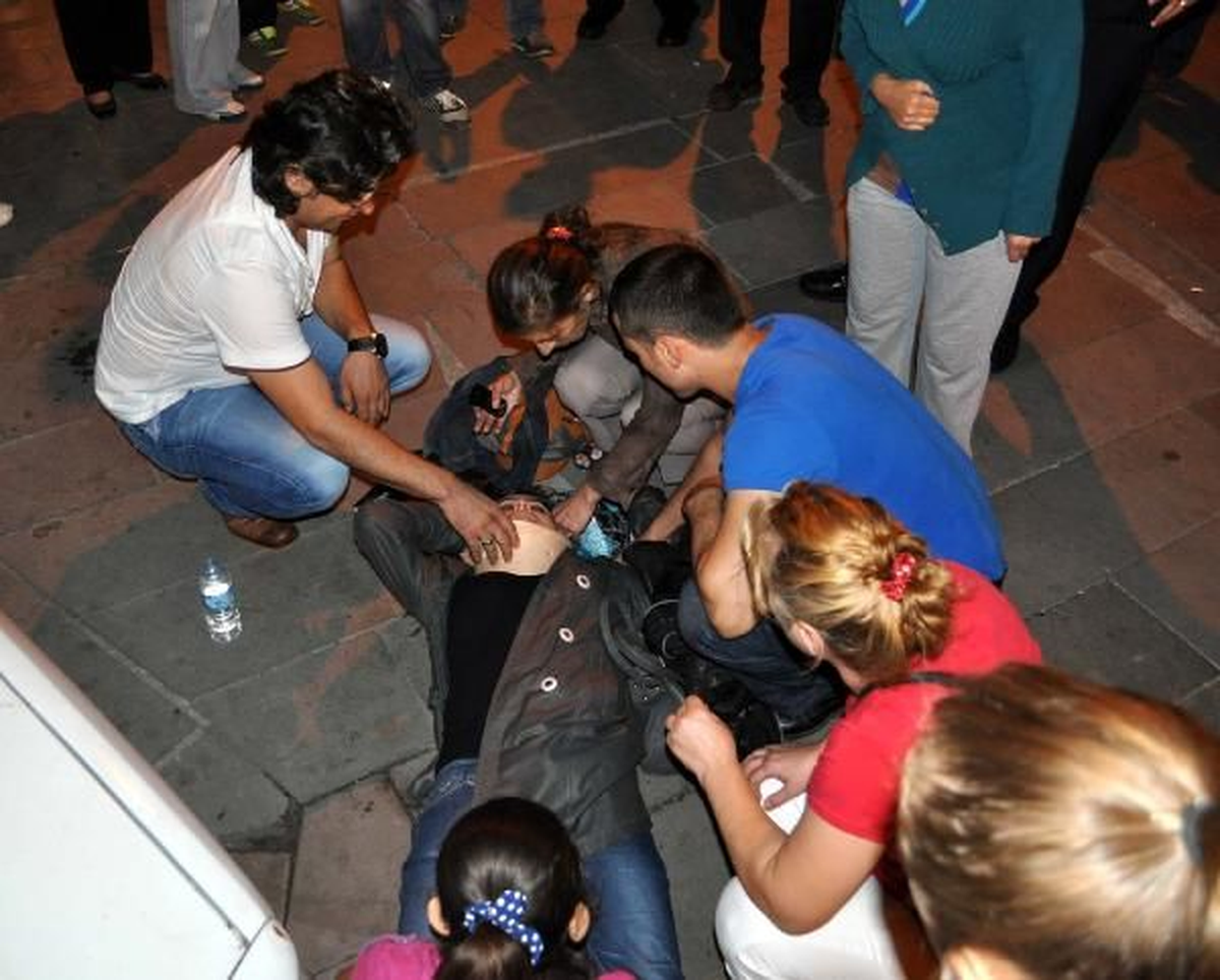 Zonguldak Ereğli Barda Silahlı Kavga 2 Kardeş Öldü, 3 Kişi Yaralandı Zonguldak\'ın Ereğli İlçesi\'nde...