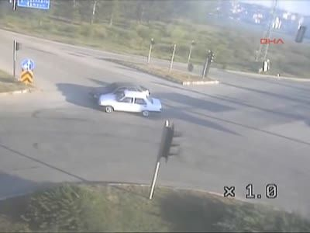 Aceleci Sürücüler Kazaya Davetiye Çıkardı